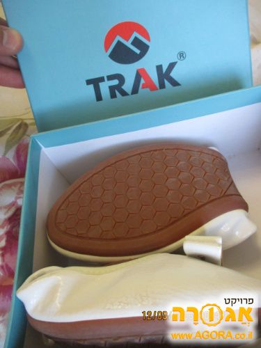 נעליים חדשות