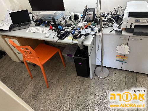 שולחן עבודה, שידת מגירות על גלגלים וארון