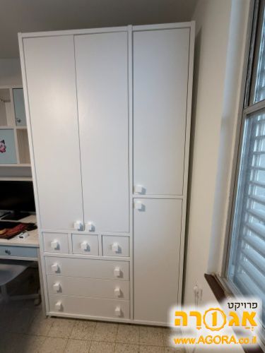 ארון קיר של עצמל'ה