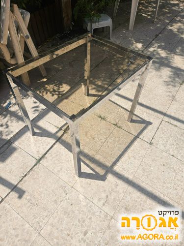 שולחן זכוכית