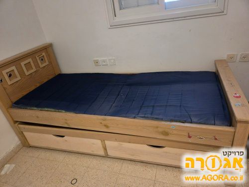 מיטת יחיד וחבר