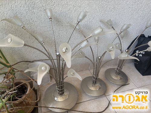 שלוש נברשות לתלייה