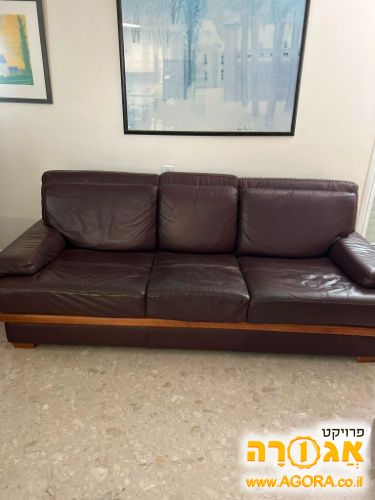 ספות ושולחן סלון