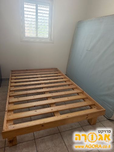 בסיס למיטה מעץ