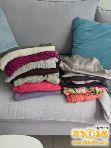 מגוון בגדי נשים/נערות במידות קטנות