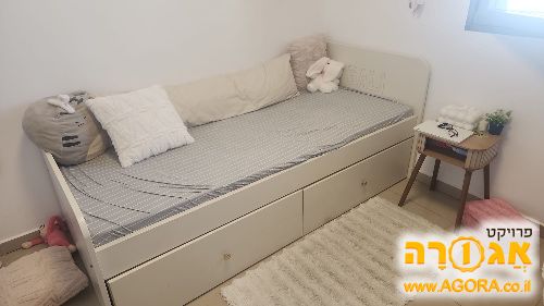 מיטת יחיד שמנת מהממת של האוס אין