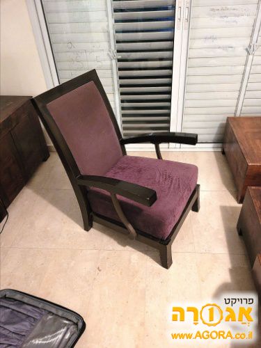 כורסה עץ מלא