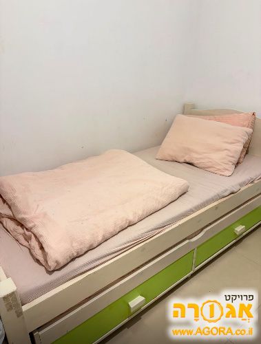 מיטת חבר של עצמל'ה במצב מצויין