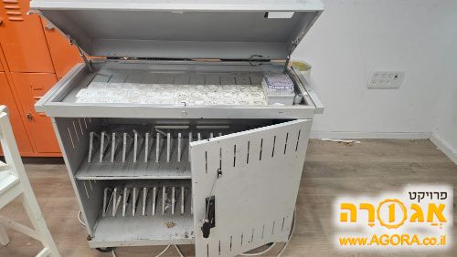 עגלת טעינה למחשבים ניידים