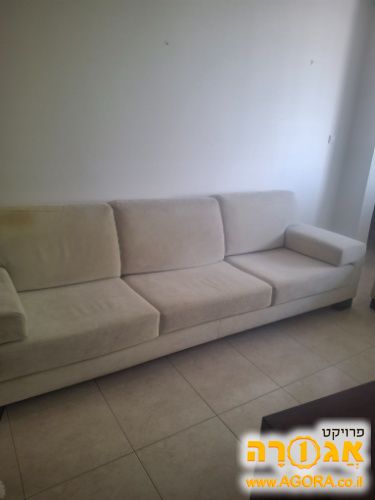 ספה תלת מושבית בהירה