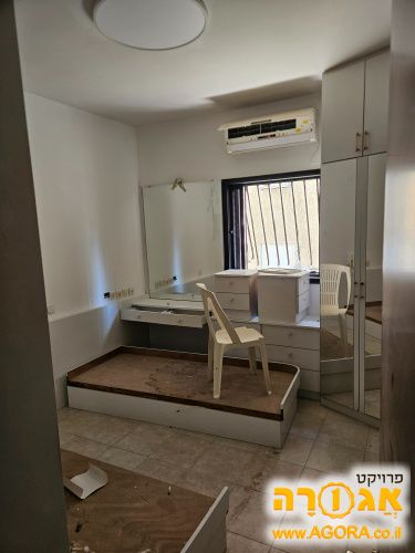 מיטה ו 2 שידות