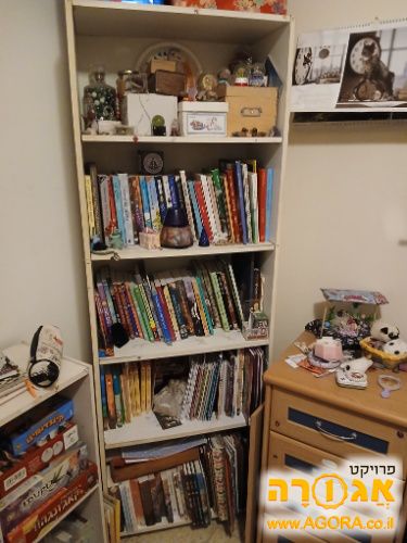 ארון ספרים לבן בינוני