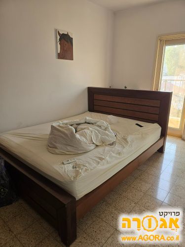 מיטה עם מזרן