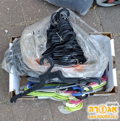 קולבים לבגדים