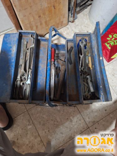 ארגז כלי עבודה עם כילים