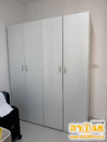 ארון בגדים