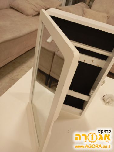 ארונית לתכשיטים