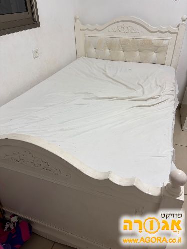 מיטה וחצי נפתחת עם שתי מגירות איחסון