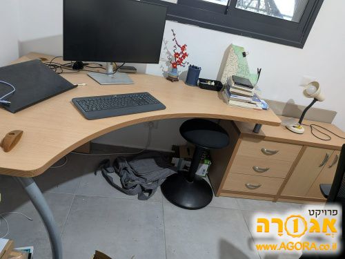שולחן עבודה פינתי עם שידת מגרות