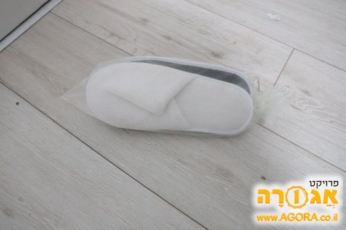 כפכפי בד בצבע לבן