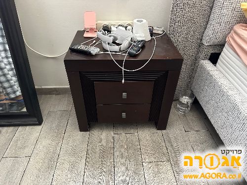 שתי שידות לחדר שינה