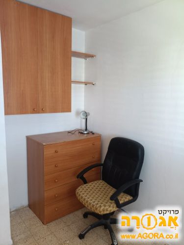 מיטה זוגית כולל מזרן מיטה וחצי ושידה 6 מ