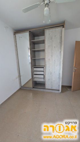 ארון בגדים