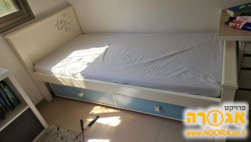 מיטת ילדים עם מיטת חבר