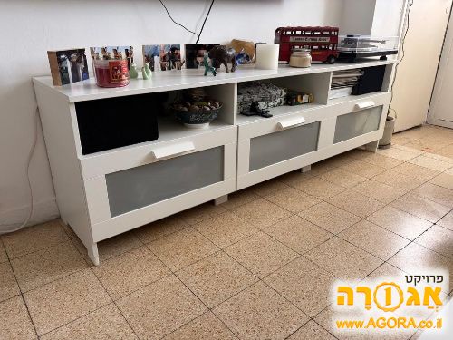 שידת טלוויזיה של איקאה במצב טוב