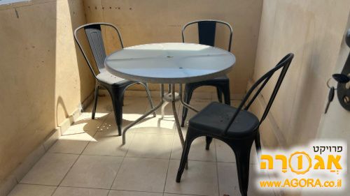 שולחן וכסאות לגינה או מרפסת