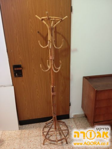 מתלה מעילים