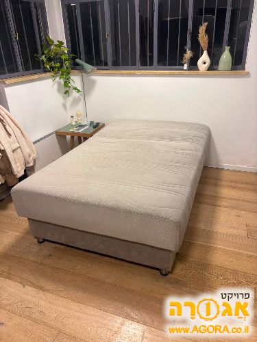 מיטה וחצי עם ארגז מצעים