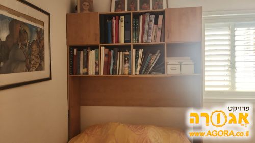 שולחן כתיבה פינתי וכוורת תואמת
