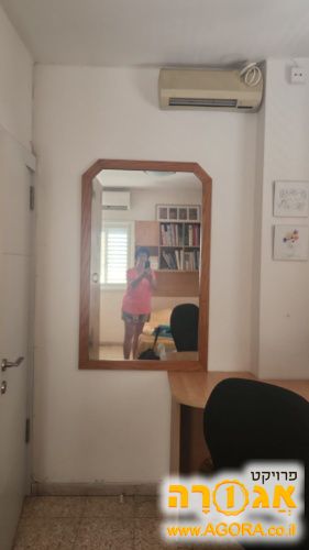מראת קיר גדולה ויפה
