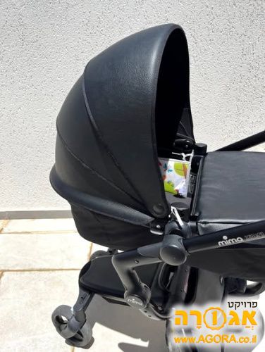 מחפשת גגון שחור