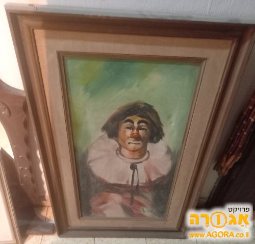 ציור ממוסגר במסגרת עץ