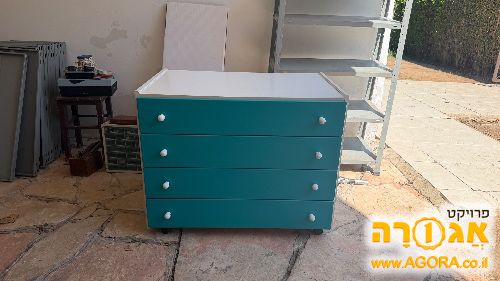 שידת מגירות
