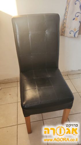 כסא מרופד שחור