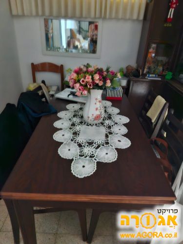 שולחן פינת אוכל נפתח עם 4 כסאות