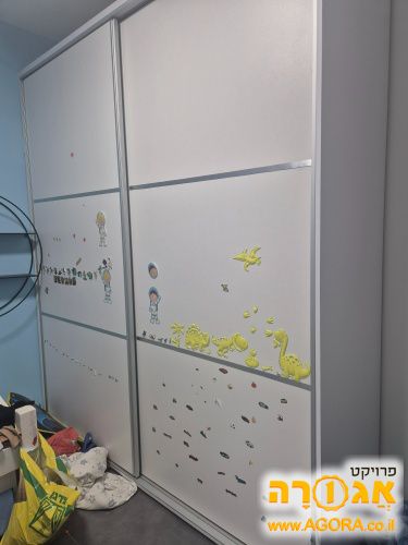 ארון הזזה