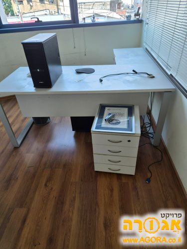 ציוד משרדי -שולחנות, ארוניות מגירות