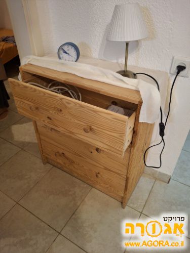 שידה מעץ