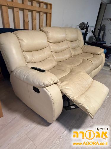 ספת עור עם ריקליינר (הדום רגליים נפתח)
