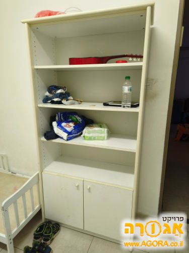 יחידת מדפים פתוחה וסגורה