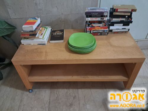 שולחן סלון/ מזנון עם גלגלים
