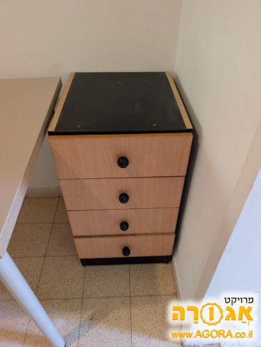 שידת מגירות