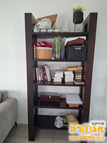 כוננית.ספרים/נוי