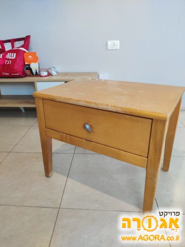 שידת עץ