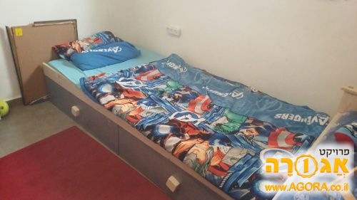 מיטת נוער עם מיטת חבר