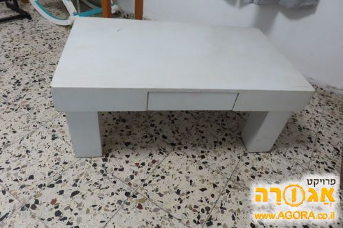 שולחן נמוך